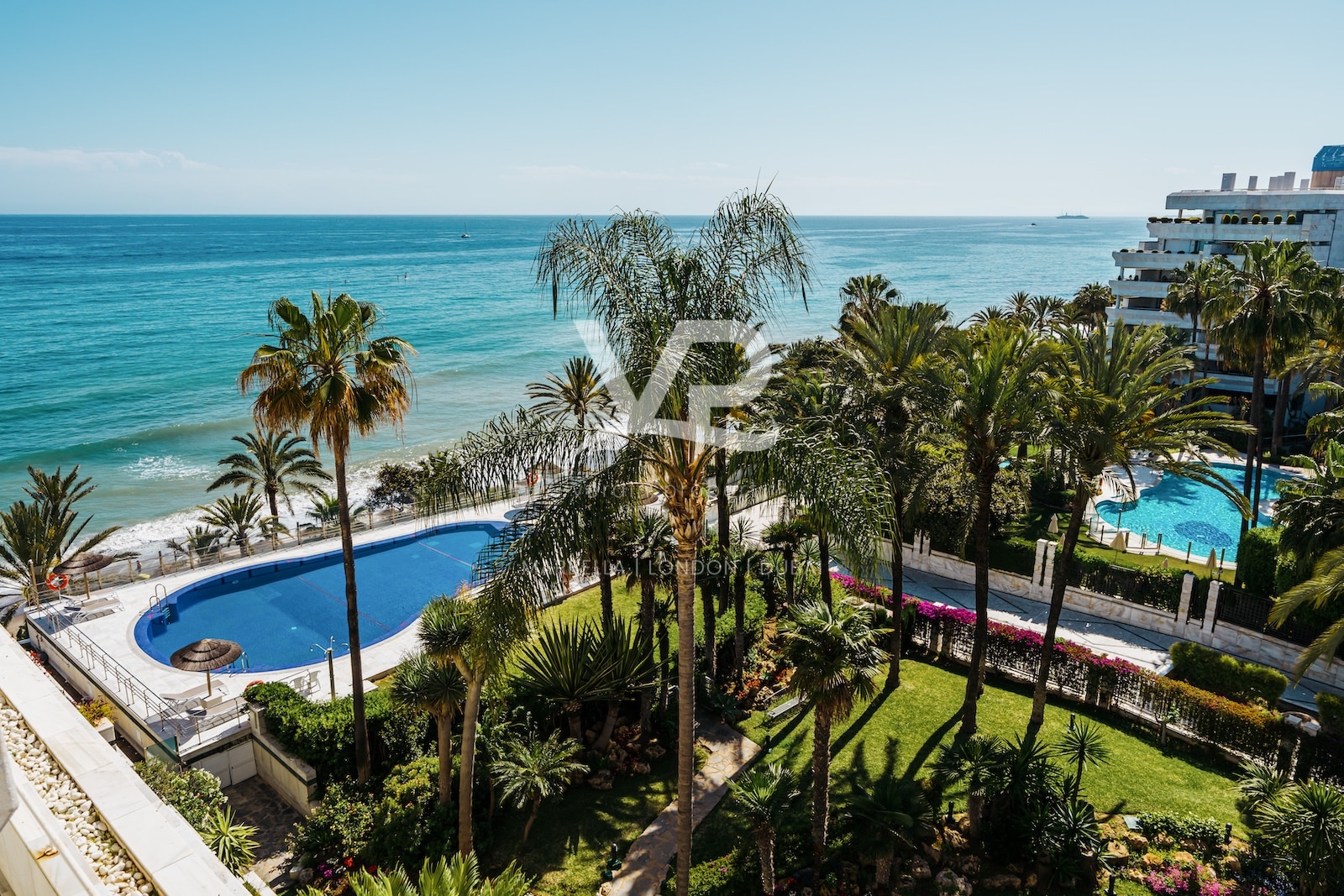 Beachfront apartment in Mare Nostrum Marbella